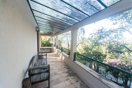 Casa de condomínio à venda com 430m², 4 quartos e 3 vagas Casa de condomínio à venda com 430m², 4 quartos e 3 vagascasa 1 - varanda sala