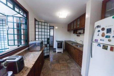 Casa de condomínio à venda com 430m², 4 quartos e 3 vagas Casa de condomínio à venda com 430m², 4 quartos e 3 vagascasa 2 - Cozinha