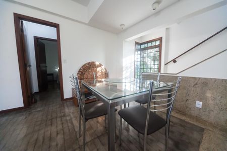 Casa de condomínio à venda com 430m², 4 quartos e 3 vagas Casa de condomínio à venda com 430m², 4 quartos e 3 vagascasa 2 - sala