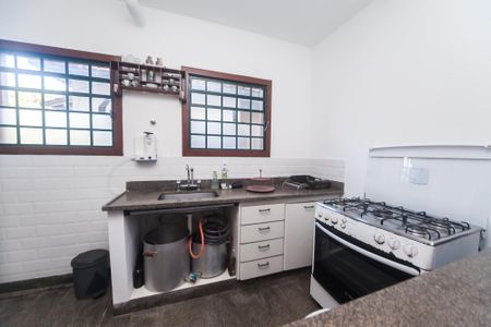 Casa de condomínio à venda com 430m², 4 quartos e 3 vagas Casa de condomínio à venda com 430m², 4 quartos e 3 vagascasa 1 - cozinha