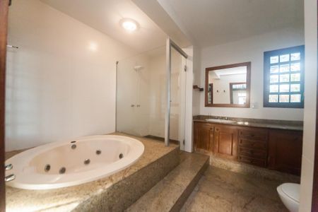 Casa de condomínio à venda com 430m², 4 quartos e 3 vagas Casa de condomínio à venda com 430m², 4 quartos e 3 vagascasa 2 - banheiro suite