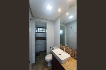 Casa de condomínio à venda com 430m², 4 quartos e 3 vagas Casa de condomínio à venda com 430m², 4 quartos e 3 vagascasa 2 - banheiro social