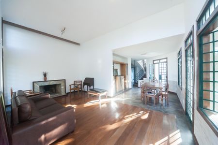Casa de condomínio à venda com 430m², 4 quartos e 3 vagas Casa de condomínio à venda com 430m², 4 quartos e 3 vagascasa 1 - sala