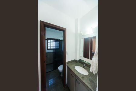 Casa de condomínio à venda com 430m², 4 quartos e 3 vagas Casa de condomínio à venda com 430m², 4 quartos e 3 vagascasa 1 - banheiro social