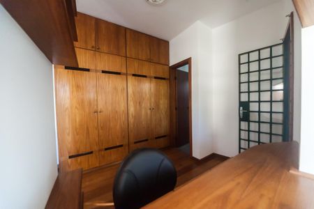 Casa de condomínio à venda com 430m², 4 quartos e 3 vagas Casa de condomínio à venda com 430m², 4 quartos e 3 vagascasa 1 - escritorio