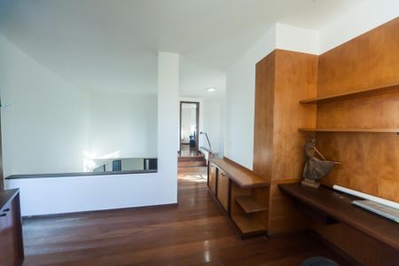 Casa de condomínio à venda com 430m², 4 quartos e 3 vagas Casa de condomínio à venda com 430m², 4 quartos e 3 vagascasa 2 - escritorio