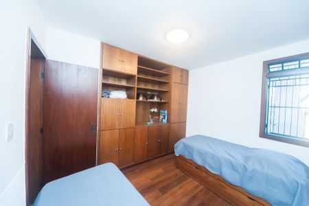Casa de condomínio à venda com 430m², 4 quartos e 3 vagas Casa de condomínio à venda com 430m², 4 quartos e 3 vagascasa 1 - quarto 1