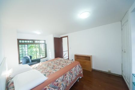 Casa de condomínio à venda com 430m², 4 quartos e 3 vagas Casa de condomínio à venda com 430m², 4 quartos e 3 vagascasa 2 - suite