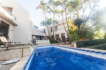 Casa de condomínio à venda com 430m², 4 quartos e 3 vagas Casa de condomínio à venda com 430m², 4 quartos e 3 vagasPiscina