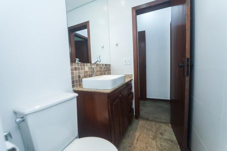 Casa de condomínio à venda com 430m², 4 quartos e 3 vagas Casa de condomínio à venda com 430m², 4 quartos e 3 vagascasa 2 - banheiro social