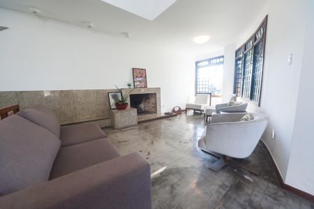 Casa de condomínio à venda com 430m², 4 quartos e 3 vagas Casa de condomínio à venda com 430m², 4 quartos e 3 vagascasa 2 - sala