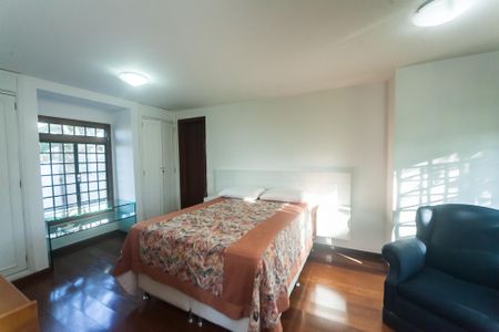 Casa de condomínio à venda com 430m², 4 quartos e 3 vagas Casa de condomínio à venda com 430m², 4 quartos e 3 vagascasa 2 - suite