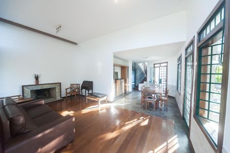 Casa de condomínio à venda com 430m², 4 quartos e 3 vagas Casa de condomínio à venda com 430m², 4 quartos e 3 vagascasa 1 - sala