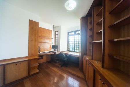 Casa de condomínio à venda com 430m², 4 quartos e 3 vagas Casa de condomínio à venda com 430m², 4 quartos e 3 vagascasa 2 - escritorio