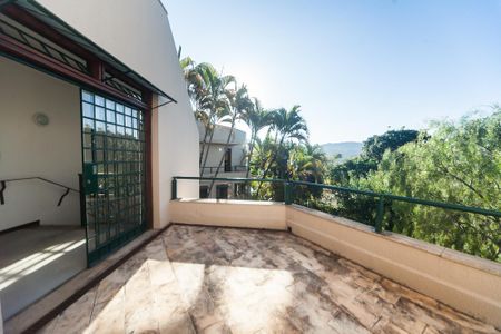 Casa de condomínio à venda com 430m², 4 quartos e 3 vagas Casa de condomínio à venda com 430m², 4 quartos e 3 vagascasa 1 - suite varanda