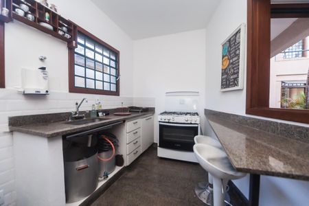 Casa de condomínio à venda com 430m², 4 quartos e 3 vagas Casa de condomínio à venda com 430m², 4 quartos e 3 vagascasa 1 - cozinha