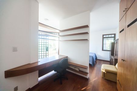 Casa de condomínio à venda com 430m², 4 quartos e 3 vagas Casa de condomínio à venda com 430m², 4 quartos e 3 vagascasa 1 - escritorio