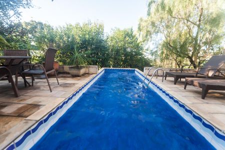 Casa de condomínio à venda com 430m², 4 quartos e 3 vagas Casa de condomínio à venda com 430m², 4 quartos e 3 vagasPiscina