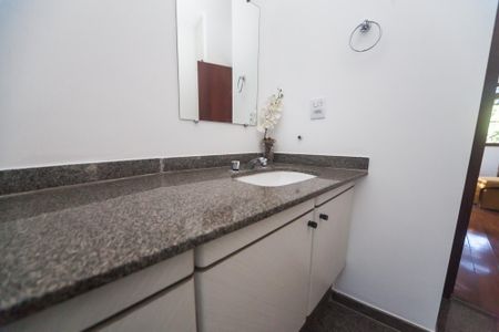 Casa de condomínio à venda com 430m², 4 quartos e 3 vagas Casa de condomínio à venda com 430m², 4 quartos e 3 vagascasa 1 - banheiro suite