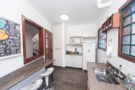Casa de condomínio à venda com 430m², 4 quartos e 3 vagas Casa de condomínio à venda com 430m², 4 quartos e 3 vagascasa 1 - cozinha