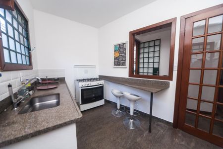 Casa de condomínio à venda com 430m², 4 quartos e 3 vagas Casa de condomínio à venda com 430m², 4 quartos e 3 vagascasa 1 - cozinha
