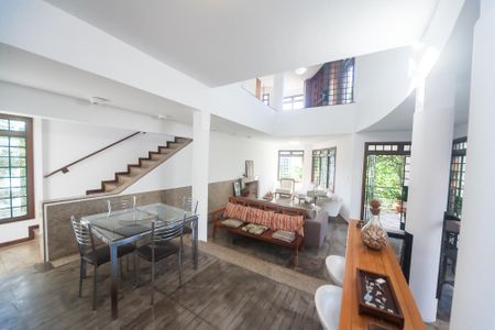 Casa de condomínio à venda com 430m², 4 quartos e 3 vagas Casa de condomínio à venda com 430m², 4 quartos e 3 vagascasa 2 - sala