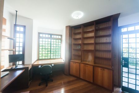 Casa de condomínio à venda com 430m², 4 quartos e 3 vagas Casa de condomínio à venda com 430m², 4 quartos e 3 vagascasa 2 - escritorio
