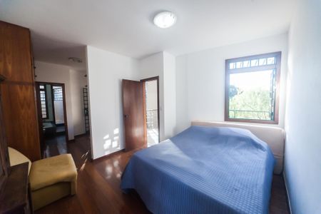 Casa de condomínio à venda com 430m², 4 quartos e 3 vagas Casa de condomínio à venda com 430m², 4 quartos e 3 vagascasa 1 - suite