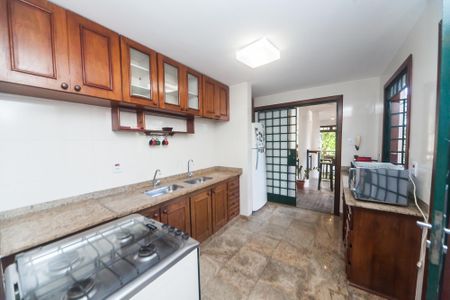 Casa de condomínio à venda com 430m², 4 quartos e 3 vagas Casa de condomínio à venda com 430m², 4 quartos e 3 vagascasa 2 - Cozinha