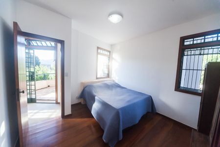 Casa de condomínio à venda com 430m², 4 quartos e 3 vagas Casa de condomínio à venda com 430m², 4 quartos e 3 vagascasa 1 - suite