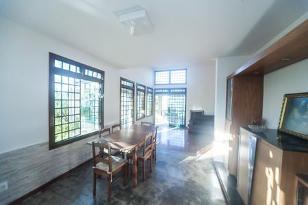 Casa de condomínio à venda com 430m², 4 quartos e 3 vagas Casa de condomínio à venda com 430m², 4 quartos e 3 vagascasa 1 - sala