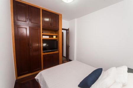 Casa de condomínio à venda com 430m², 4 quartos e 3 vagas Casa de condomínio à venda com 430m², 4 quartos e 3 vagascasa 2 - quarto