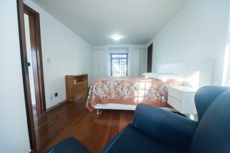 Casa de condomínio à venda com 430m², 4 quartos e 3 vagas Casa de condomínio à venda com 430m², 4 quartos e 3 vagascasa 2 - suite