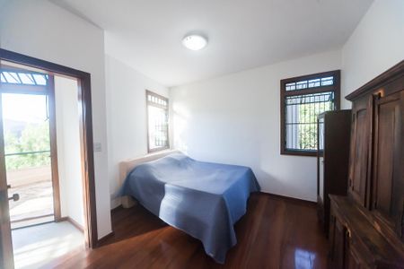 Casa de condomínio à venda com 430m², 4 quartos e 3 vagas Casa de condomínio à venda com 430m², 4 quartos e 3 vagascasa 1 - suite