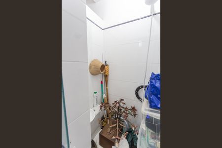 Banheiro de serviço de apartamento à venda com 2 quartos, 75m² em Carmo, Belo Horizonte