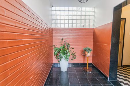 Hall de entrada de apartamento à venda com 2 quartos, 75m² em Carmo, Belo Horizonte