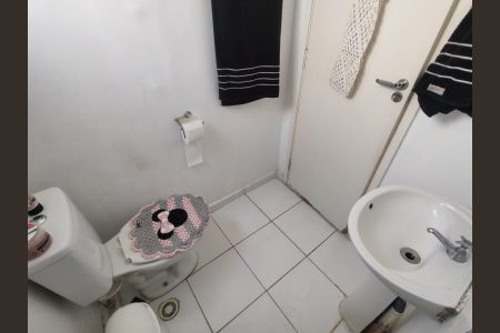 Banheiro social de apartamento para alugar com 2 quartos, 42m² em Residencial Cosmos, Campinas