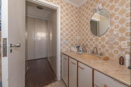 Apartamento à venda com 134m², 4 quartos e 2 vagas Apartamento à venda com 134m², 4 quartos e 2 vagasBanheiro da Suíte