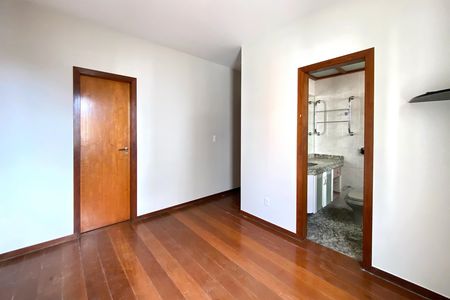 Apartamento à venda com 165m², 3 quartos e 2 vagas Apartamento à venda com 165m², 3 quartos e 2 vagasSuite 1