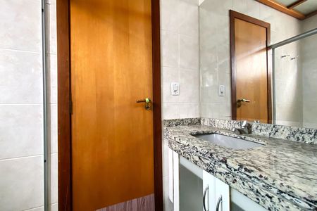 Apartamento à venda com 165m², 3 quartos e 2 vagas Apartamento à venda com 165m², 3 quartos e 2 vagasBanheiro da Suíte 1