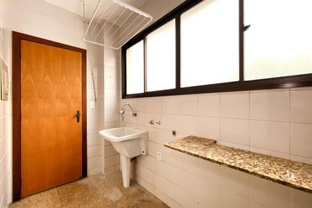 Apartamento à venda com 165m², 3 quartos e 2 vagas Apartamento à venda com 165m², 3 quartos e 2 vagasÁrea de Serviço