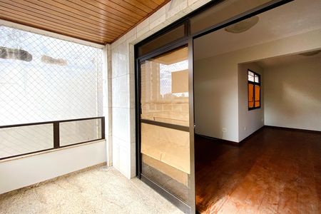 Apartamento à venda com 165m², 3 quartos e 2 vagas Apartamento à venda com 165m², 3 quartos e 2 vagasVaranda da Sala