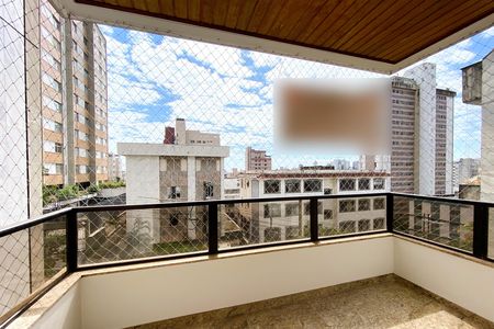 Apartamento à venda com 165m², 3 quartos e 2 vagas Apartamento à venda com 165m², 3 quartos e 2 vagasVaranda da Sala