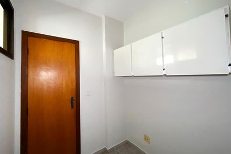 Apartamento à venda com 165m², 3 quartos e 2 vagas Apartamento à venda com 165m², 3 quartos e 2 vagasQuarto de Serviço