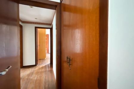 Apartamento à venda com 165m², 3 quartos e 2 vagas Apartamento à venda com 165m², 3 quartos e 2 vagasCorredor