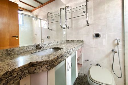 Apartamento à venda com 165m², 3 quartos e 2 vagas Apartamento à venda com 165m², 3 quartos e 2 vagasBanheiro da Suíte 1