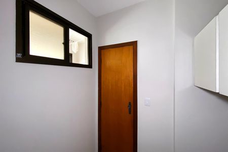 Apartamento à venda com 165m², 3 quartos e 2 vagas Apartamento à venda com 165m², 3 quartos e 2 vagasQuarto de Serviço