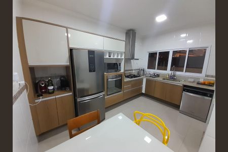 Cozinha de casa à venda com 3 quartos, 198m² em Vila Alice, Santo André