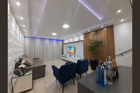 Casa à venda com 3 quartos, 198m² em Vila Alice, Santo André