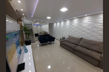 Sala de casa à venda com 3 quartos, 198m² em Vila Alice, Santo André